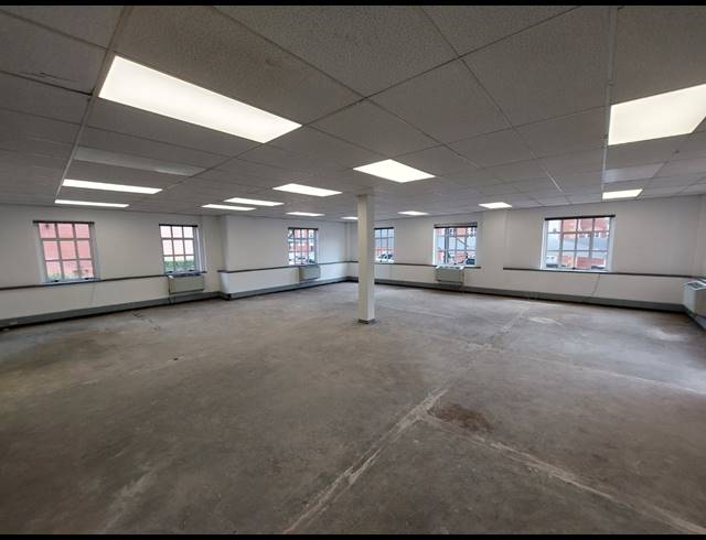 202M² OFFICE TO LET IN BRYANSTON